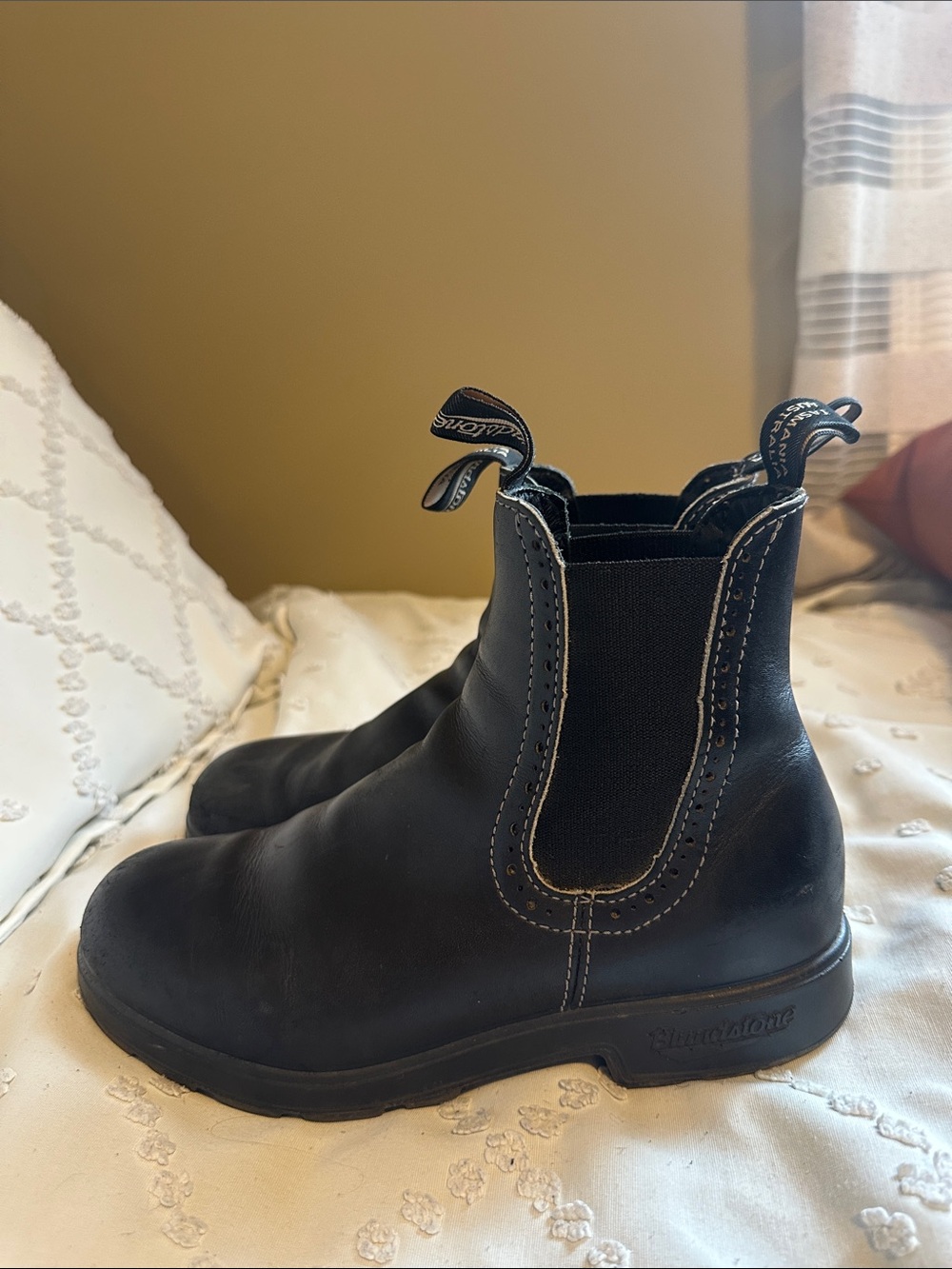 Blundstone Black Chelsea Boots with Contrast Stitching size 8.5 ladies